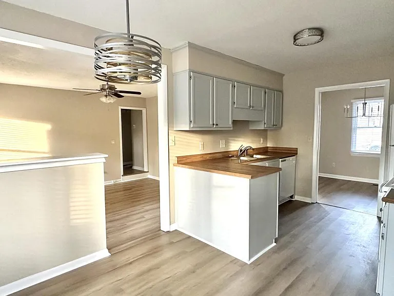 6716 Sandfield Ct — Photo 6