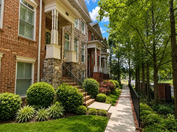 1085 Charles Towne Sq, Sandy Springs, GA 30328