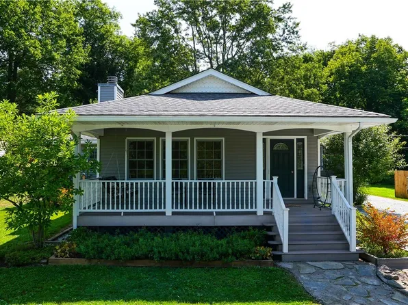 10547 Clay St, Montville, OH 44064