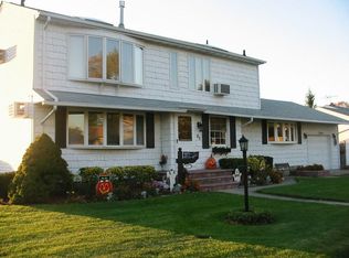 85 Cambridge Dr, Hicksville, NY 11801