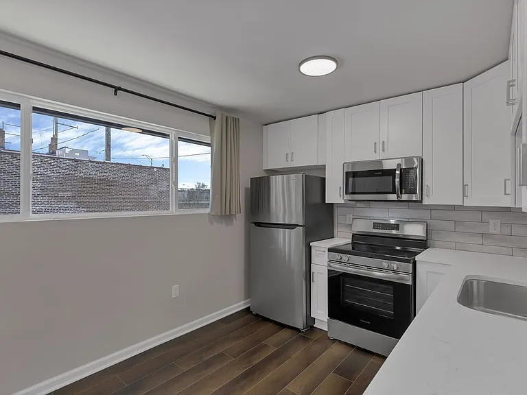 35 Parsons Ave #B — Photo 22