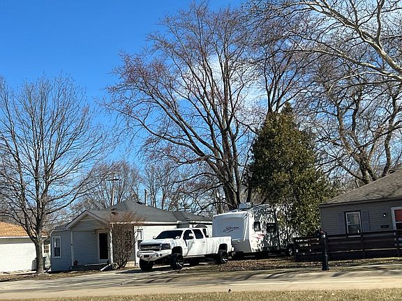 2nd image of 3211 Crooks Rd