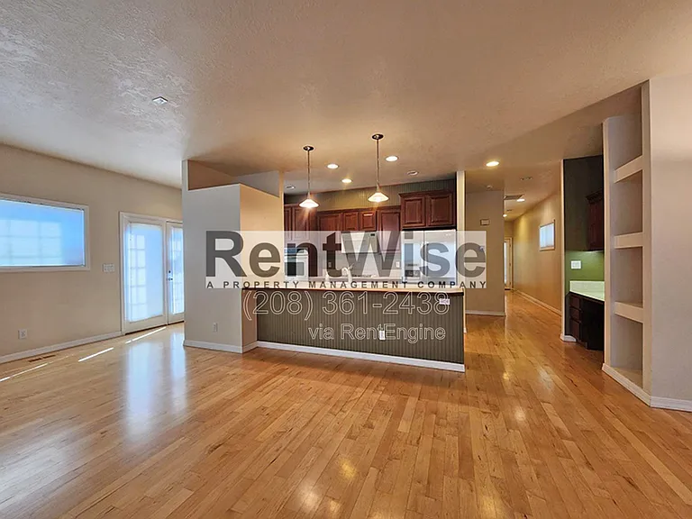 318 W Highland St — Photo 6