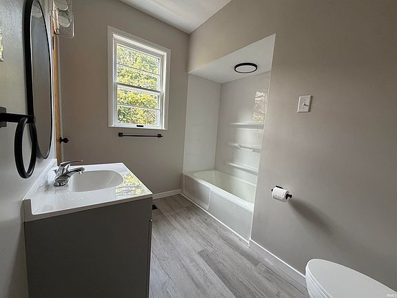5th image of 218 N G St