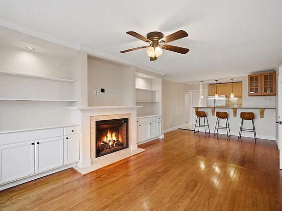 3rd image of 6060 N Ridge Ave APT 4E