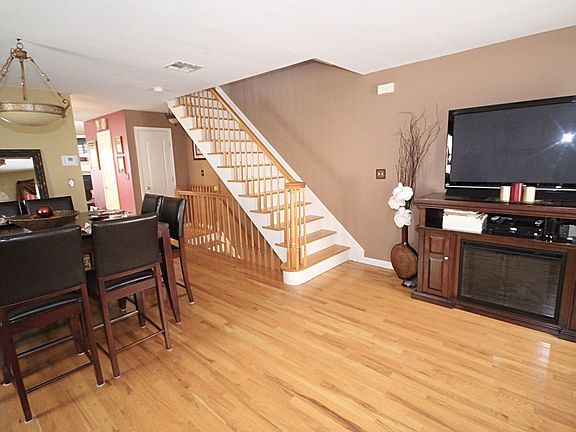 4th image of 104 Ambassador Ln