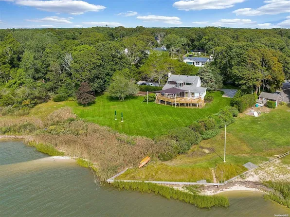 44 E Tiana Road, Hampton Bays, NY 11946