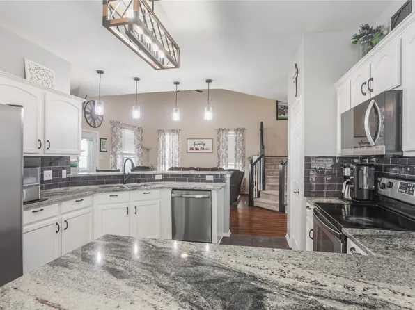 1807 Bridgeport Dr, Aubrey, TX 76227