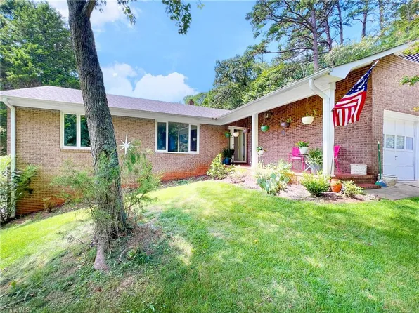 5720 Polaris Rd, Pfafftown, NC 27040