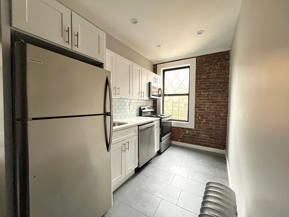 2nd image of 1072 Woodycrest Ave APT 3C