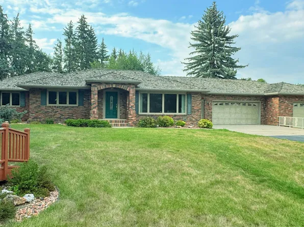 7520 89th St SE, Minot, ND 58701