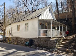 22 1st St, Eureka Springs, AR 72632