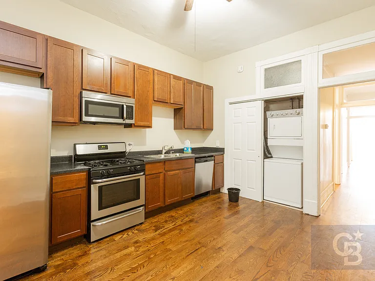 2445 W Harrison St — Photo 2