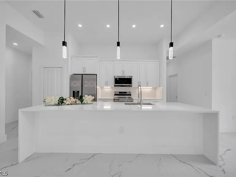 506 W 5th St — Photo 8