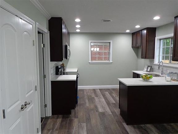 3rd image of 403 Dover Dr
