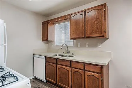 2 bed, 1.5 bath, 950 sqft, $2,800 — Photo 4