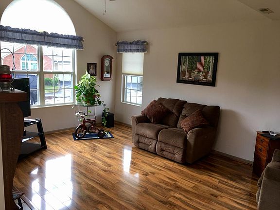 3rd image of 63 Green Ln