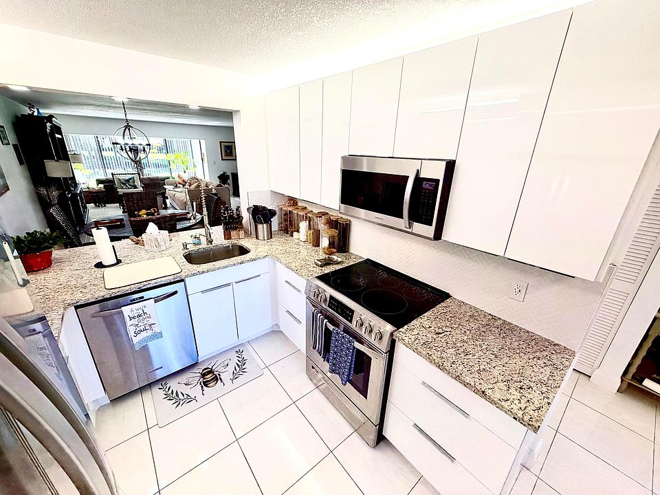 1st image of 16768 Oak Hill Trail #1214