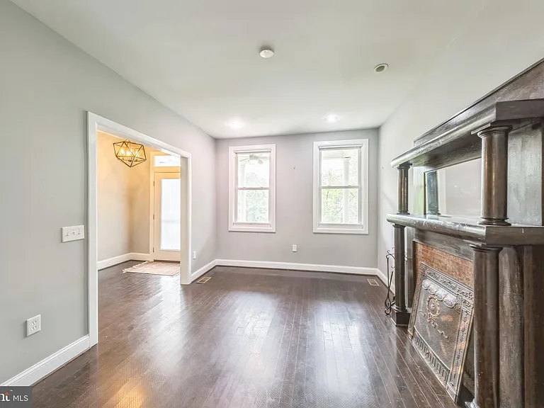 723 K St NE — Photo 11
