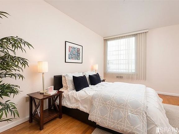 5th image of 3840 Greenwood Ave