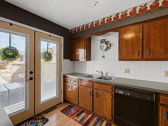 5th image of 1312 Parkwood Dr