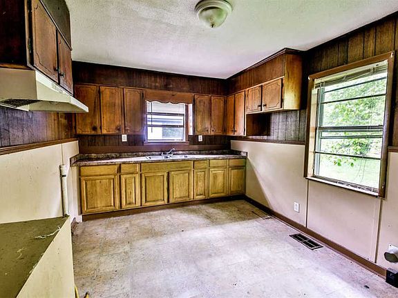 3rd image of 676 Blakemore St