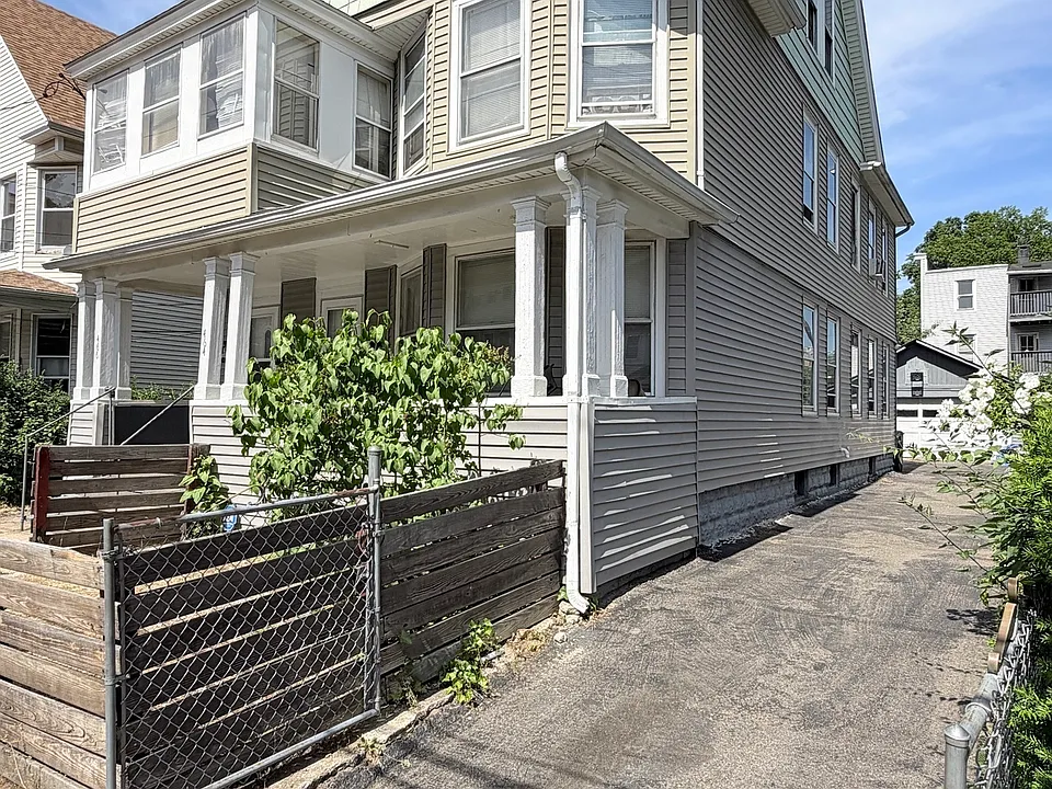 466 Hollister Ave #3