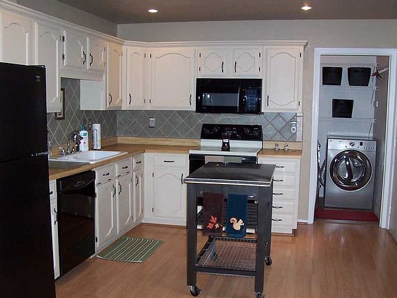 Updated kitchen w/crown molding on cabinets, tile backsplash, new DW &Disposal