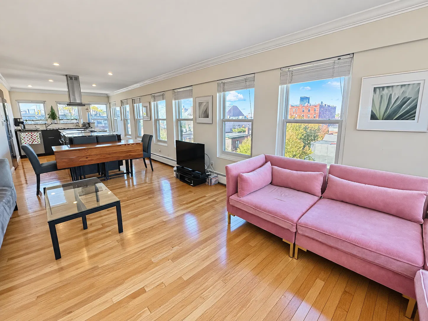 2 bed, 1.5 bath, 969 sqft, $7,800 — Photo 3