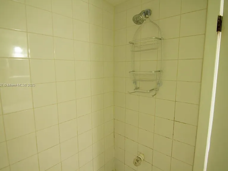 753 Michigan Ave #2D — Photo 15