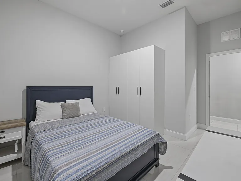 2906 65th St W — Photo 16