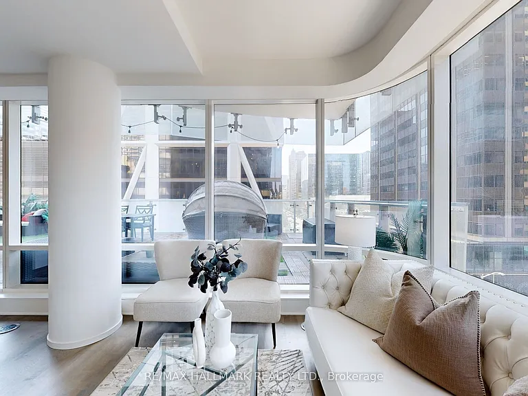 1 Bloor St E #520 — Photo 8