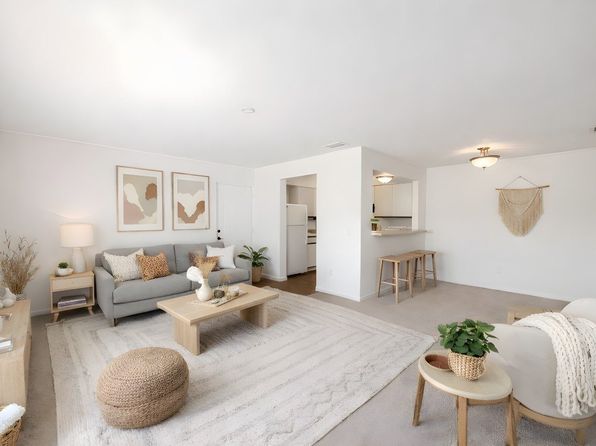 100 Larch Cir NE #20-204