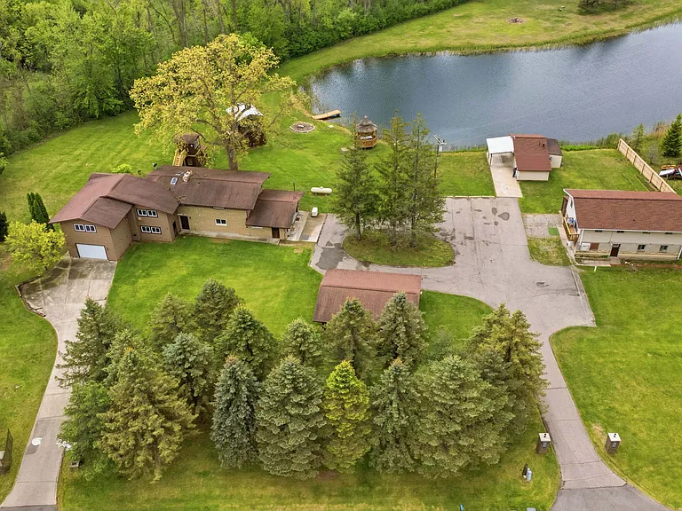1392 Maple Grove Rd — Photo 2