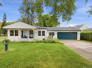 27877 Ponchartrain St, Harrison Township, MI 48045