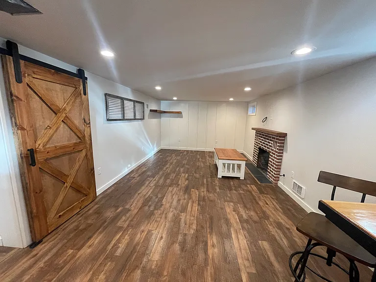 1634 E Glass Ave — Photo 17