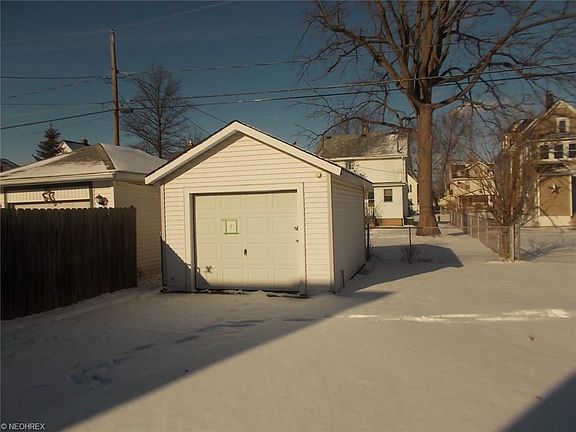 4th image of 222 Denison Ave