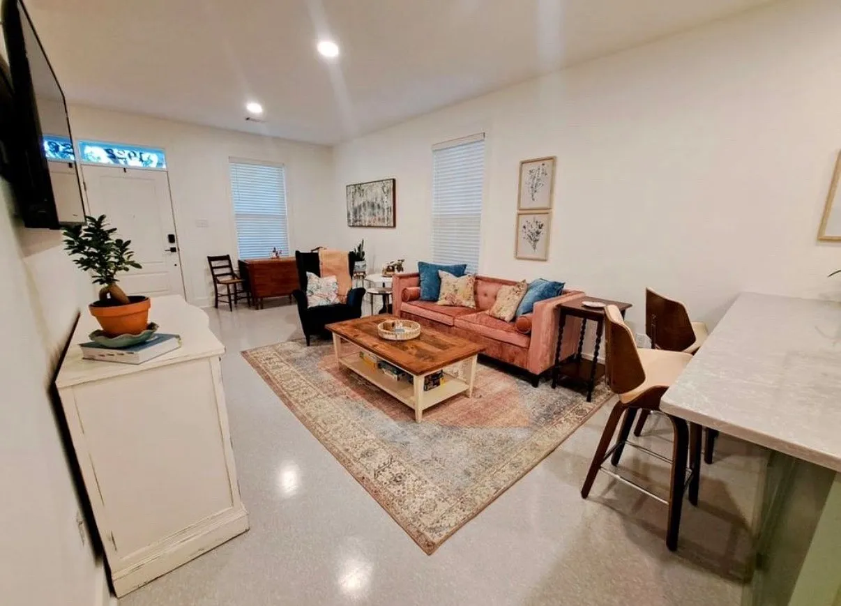 2 bed, 1.5 bath, 1200 sqft, $1,595 — Photo 2