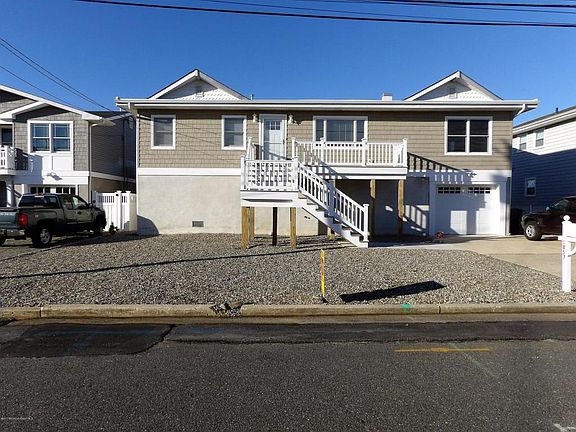 2nd image of 1857 Ensign Ct