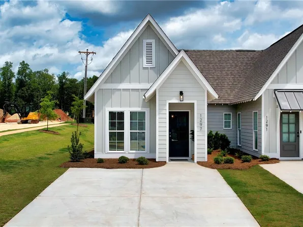 1297 Hidden Den Trl, Opelika, AL 36801