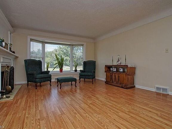 5th image of 7543 McLellan Dr