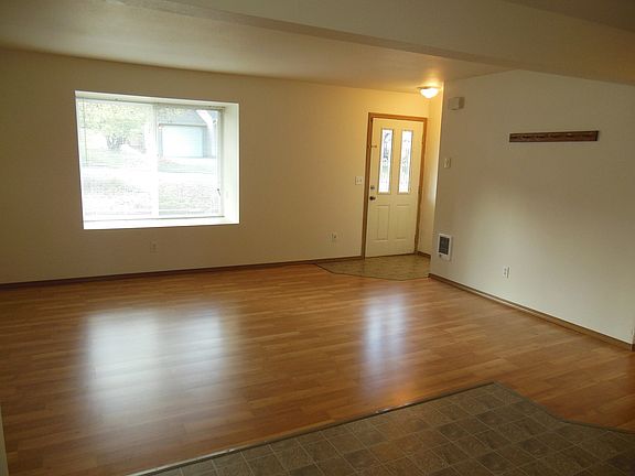 3rd image of 1038 Cascade Ave