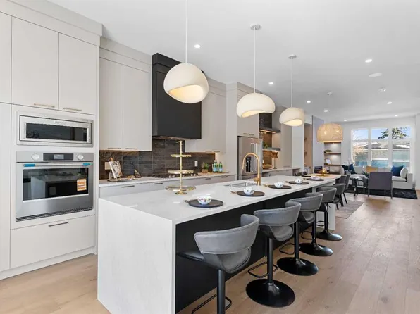 2419 E 26th St SW, Calgary, AB T3E 2A8