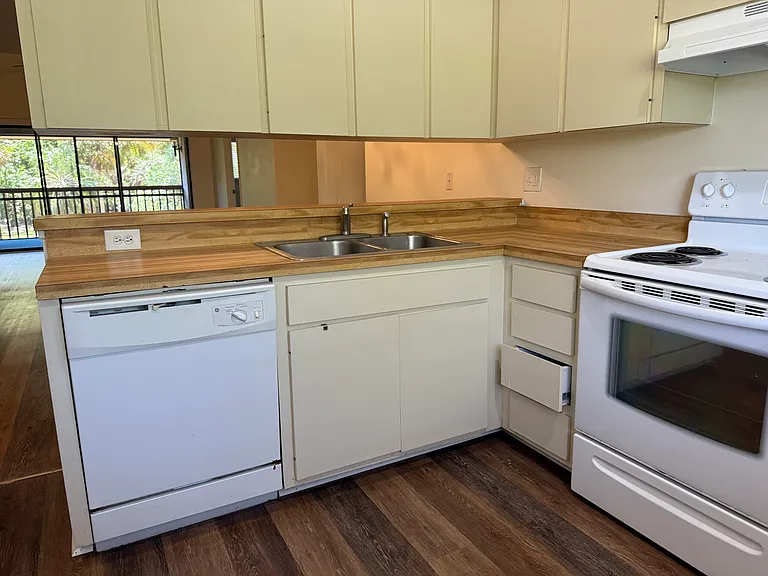 5182 Harpers Croft St #24 — Photo 6