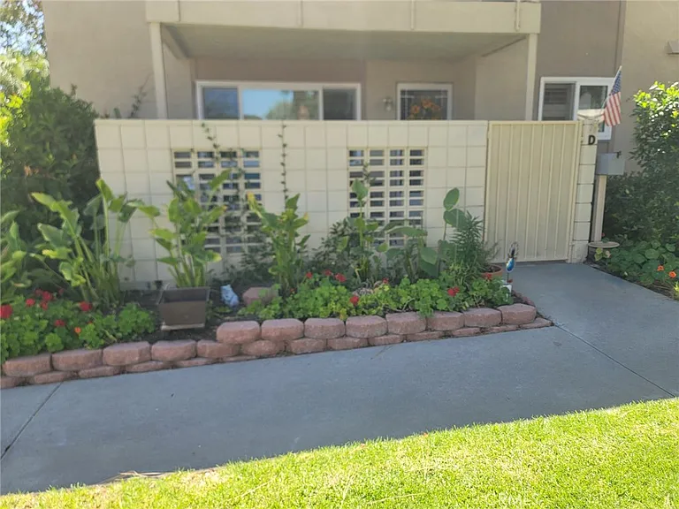 378 Avenida Castilla #D — Photo 1