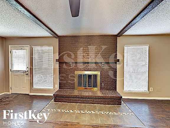 3rd image of 3000 Laurel Ln