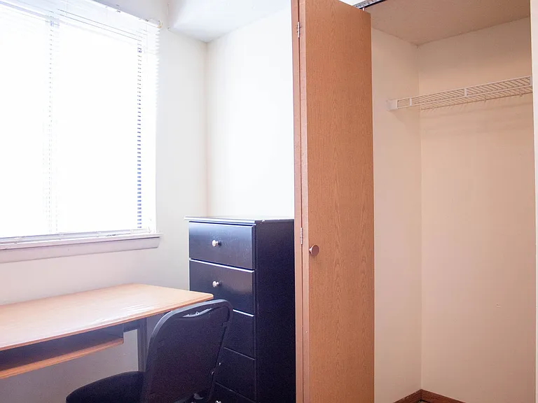 905 W Oregon St — Photo 38