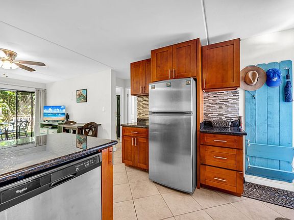 4th image of 3676 Lower Honoapiilani Rd APT D102