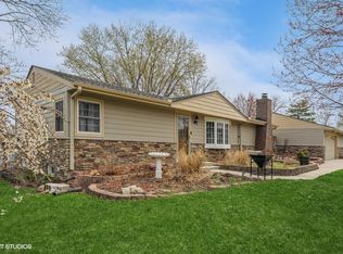 8147 Ridgeview Dr, Des Moines, IA 50320