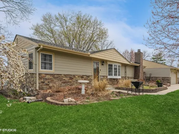 8147 Ridgeview Dr, Des Moines, IA 50320